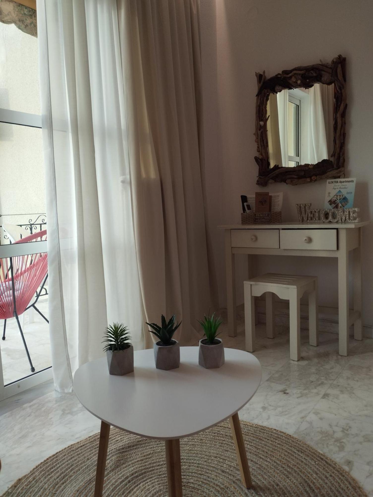 Ilektra Apartments Blue & Red 普拉塔里亚 外观 照片